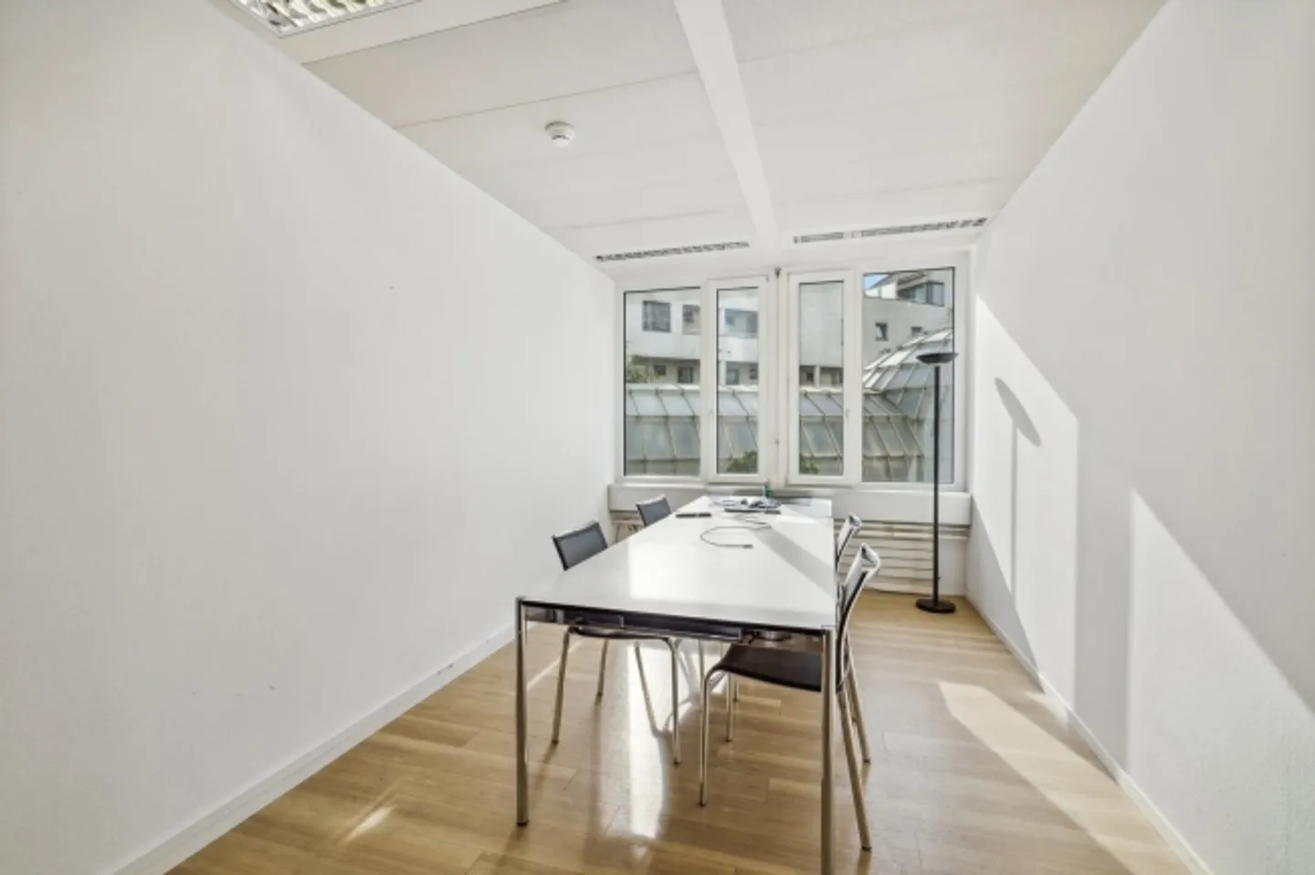 Central. Spacieux. Inspirant - Bureaux à proximité immédiate de la gare - Photo 4 sur 13