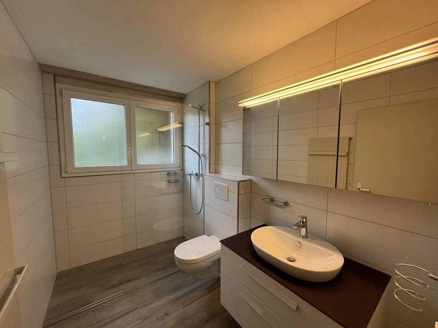 Appartamento pratico di 2,5 stanze con balcone vicino alla città - Foto 4 di 7