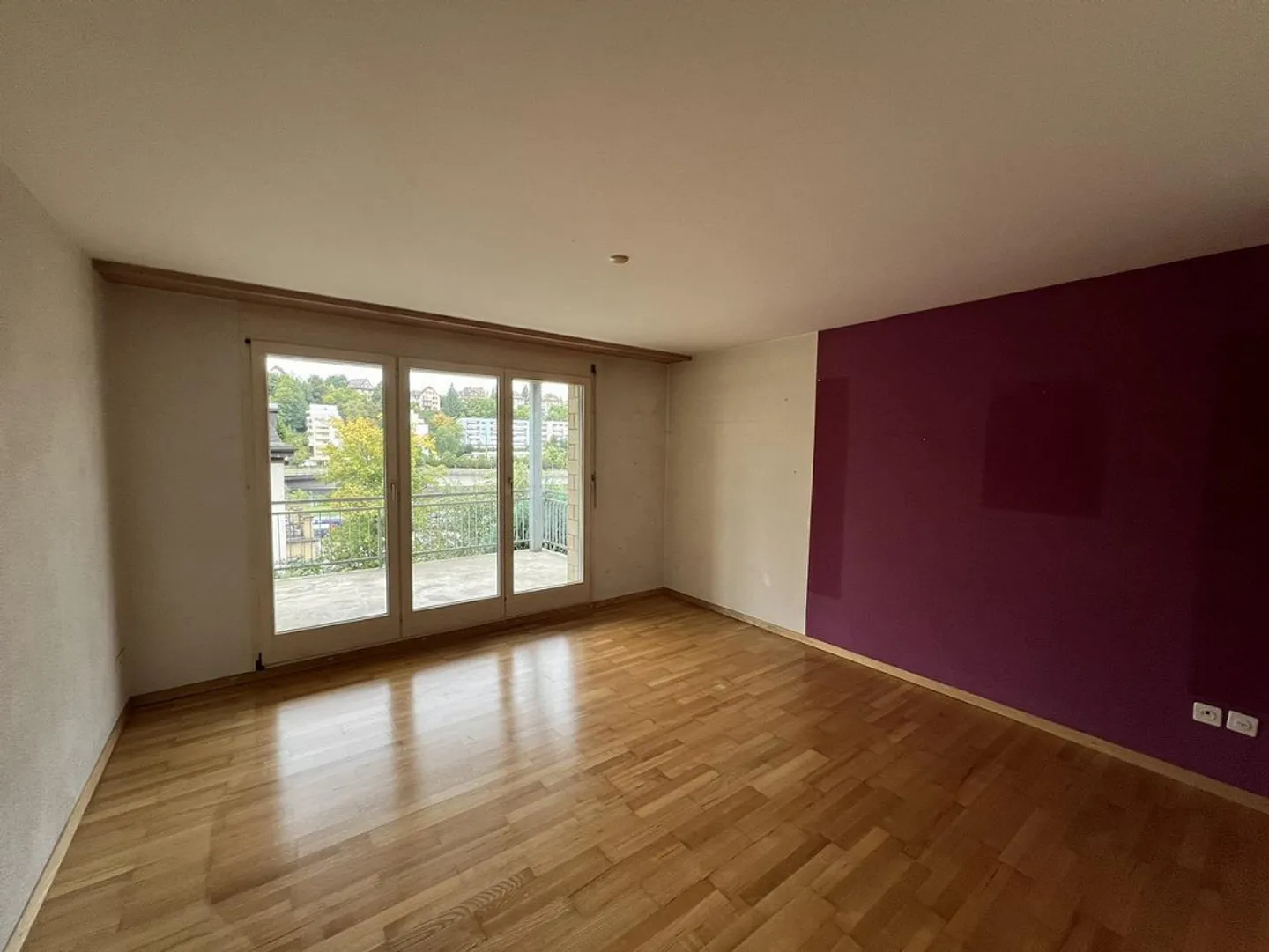 Appartamento pratico di 2,5 stanze con balcone vicino alla città - Foto 5 di 7