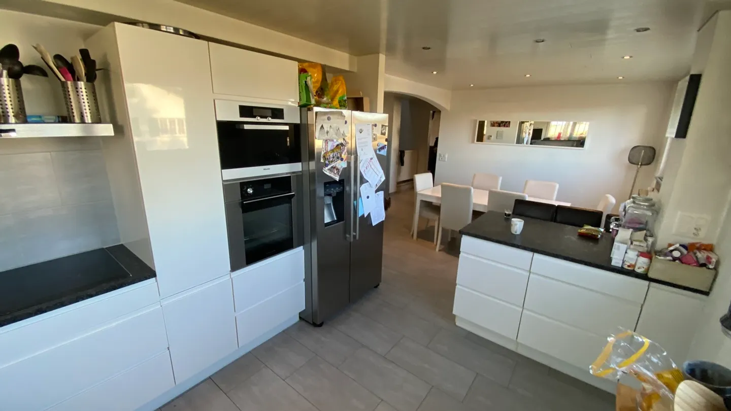 Casa familiare con un lotto di 1.731 m2 con piscina - Foto 2 di 43