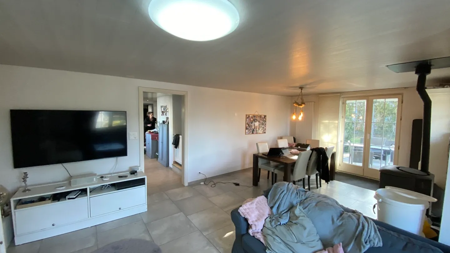 Casa familiare con un lotto di 1.731 m2 con piscina - Foto 8 di 43