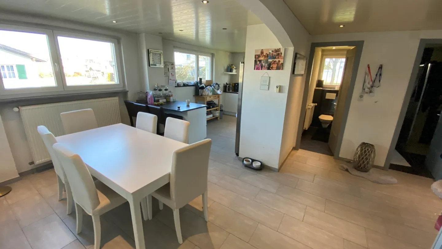 Casa familiare con un lotto di 1.731 m2 con piscina - Foto 6 di 43