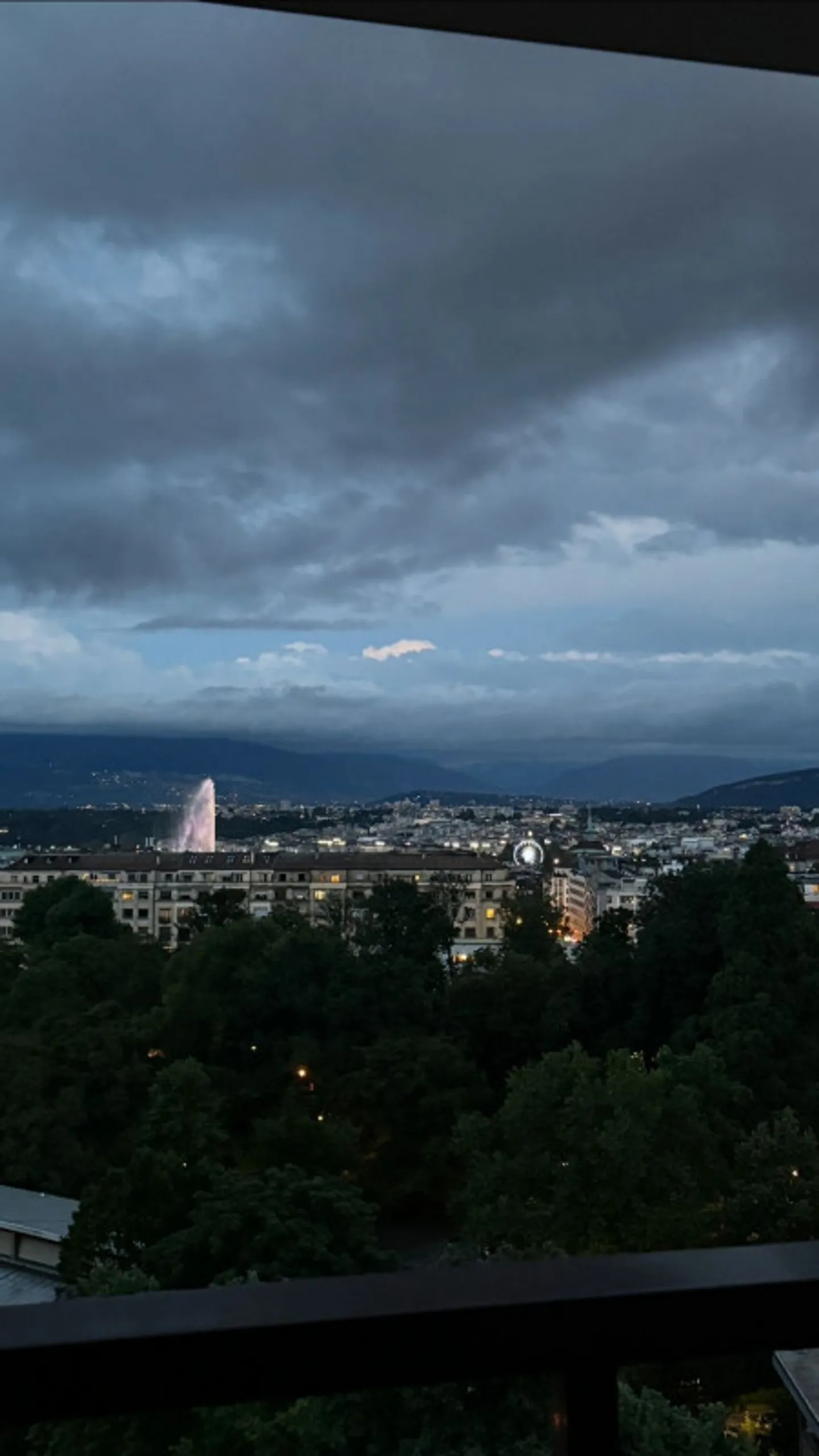 Exceptional penthouse apartment with 4.5 rooms in Geneva - Photo 8 of 9