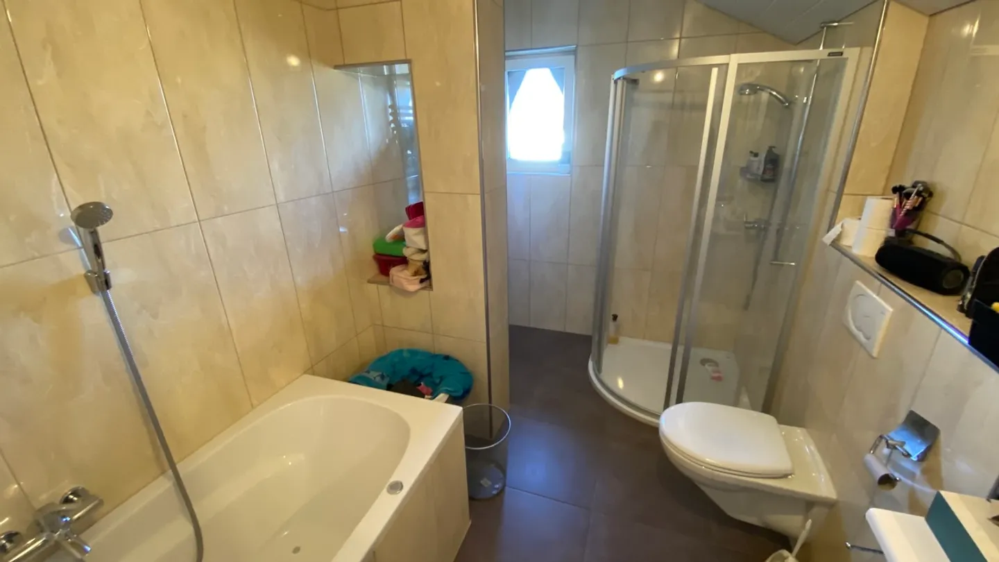 Casa familiare con un lotto di 1.731 m2 con piscina - Foto 17 di 43