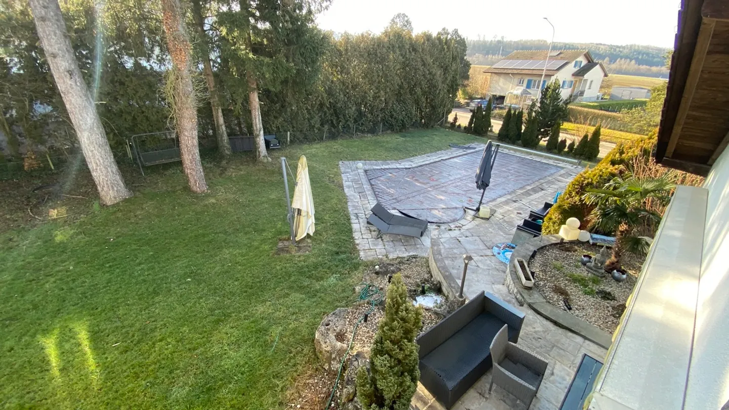 Casa familiare con un lotto di 1.731 m2 con piscina - Foto 20 di 43