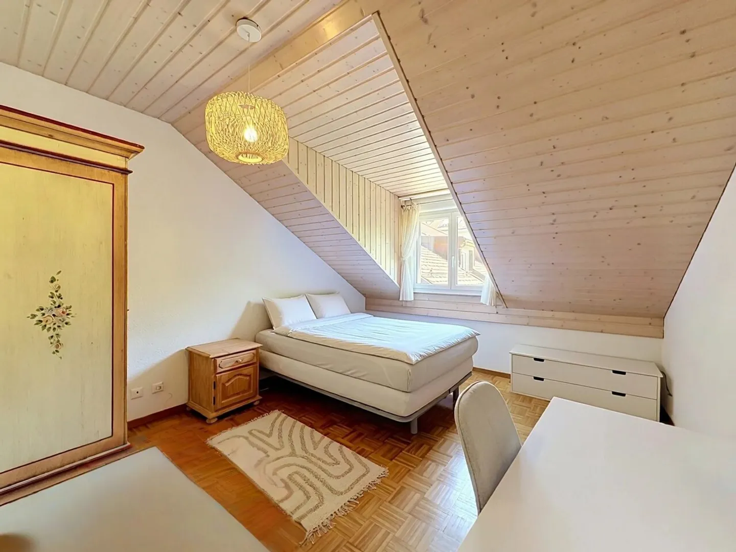 Wunderschöne 4,5-Zimmer-Penthouse mit Mezzanin + Garage-Box - Foto 11 von 12