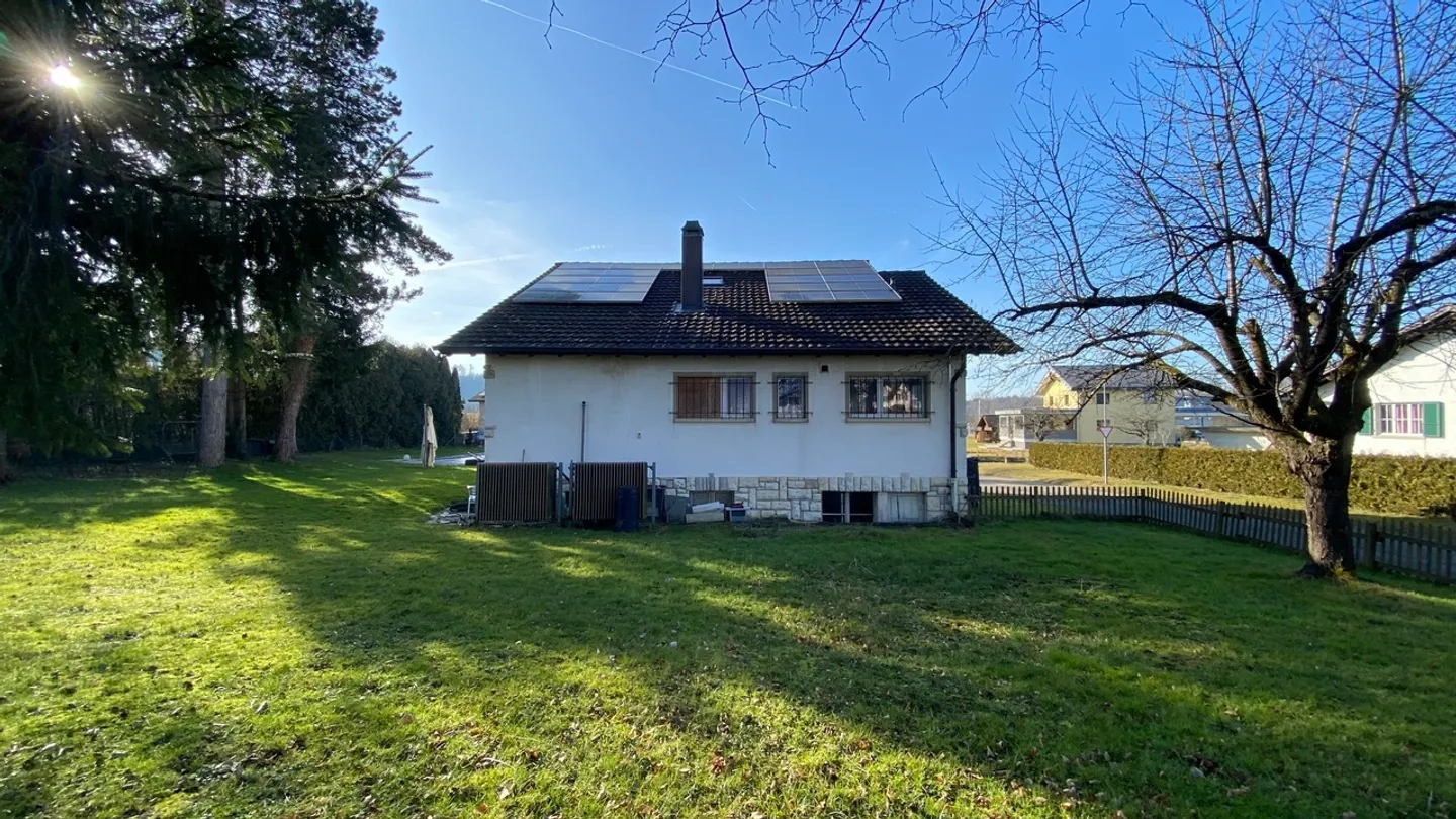 Casa familiare con un lotto di 1.731 m2 con piscina - Foto 33 di 43