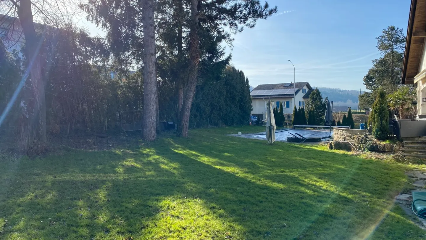 Casa familiare con un lotto di 1.731 m2 con piscina - Foto 34 di 43