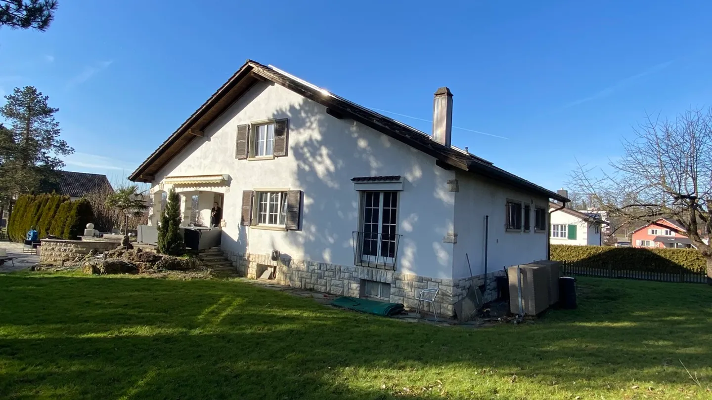 Casa familiare con un lotto di 1.731 m2 con piscina - Foto 35 di 43