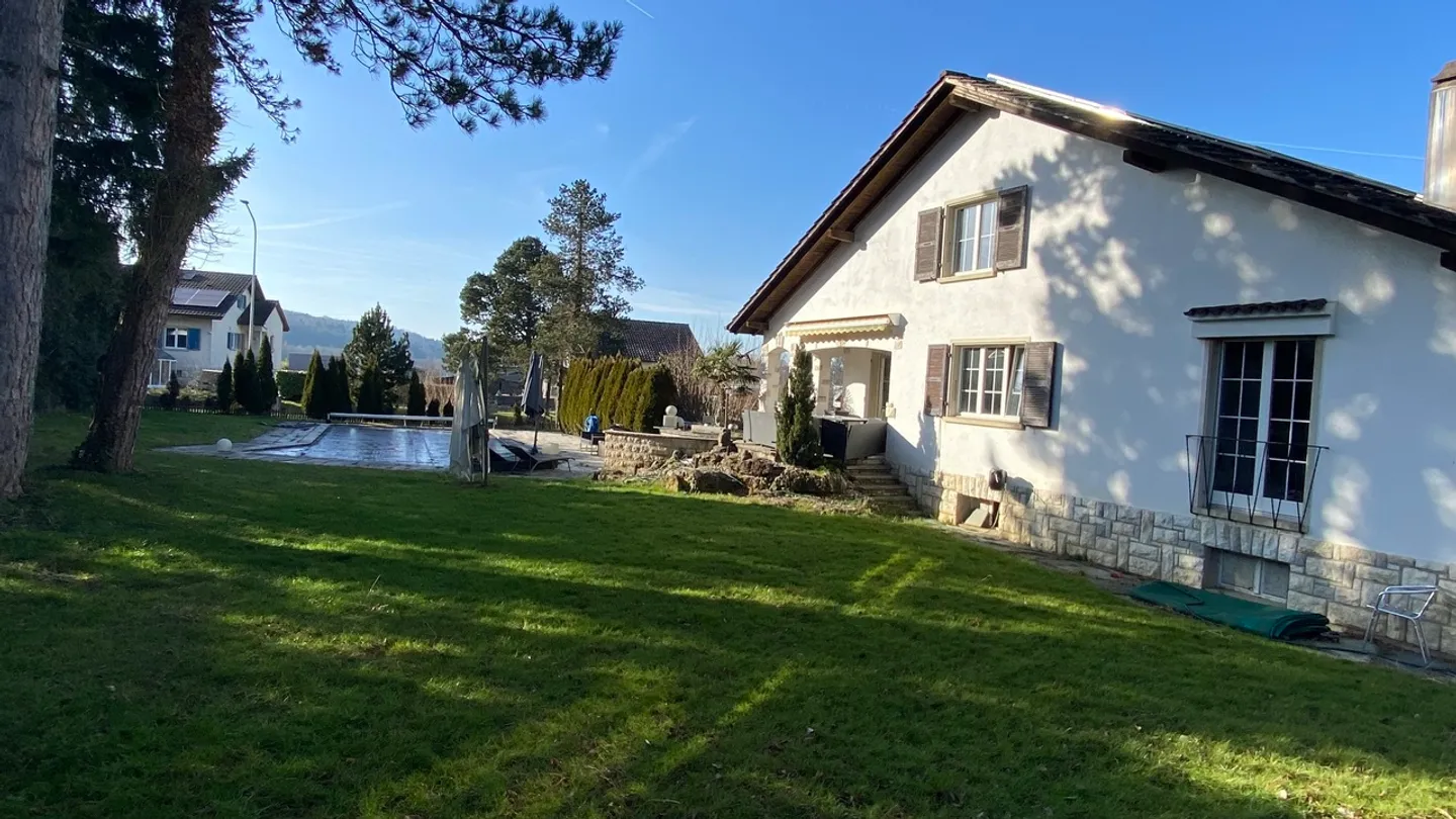 Casa familiare con un lotto di 1.731 m2 con piscina - Foto 36 di 43