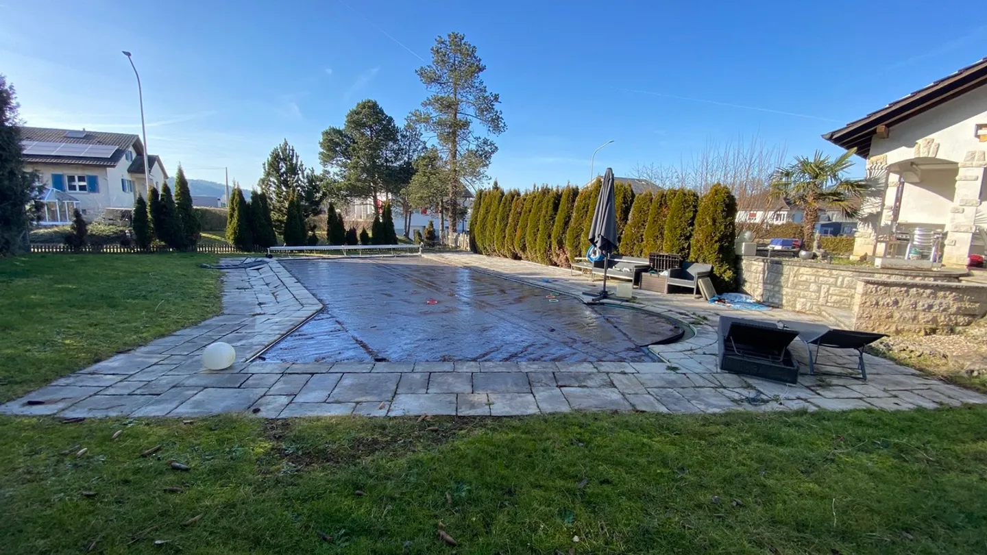 Casa familiare con un lotto di 1.731 m2 con piscina - Foto 38 di 43