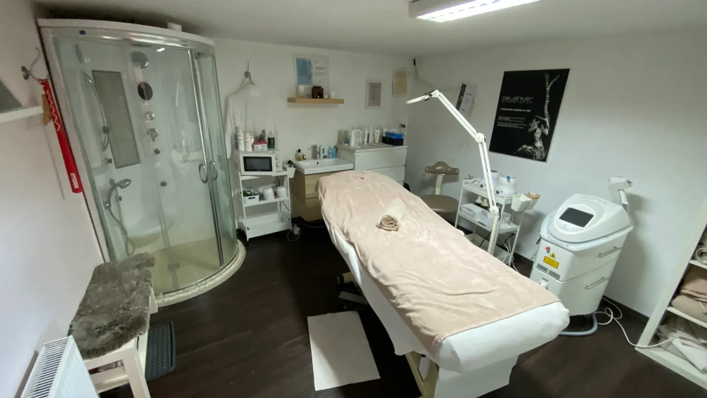 Casa familiare con un lotto di 1.731 m2 con piscina - Foto 26 di 43