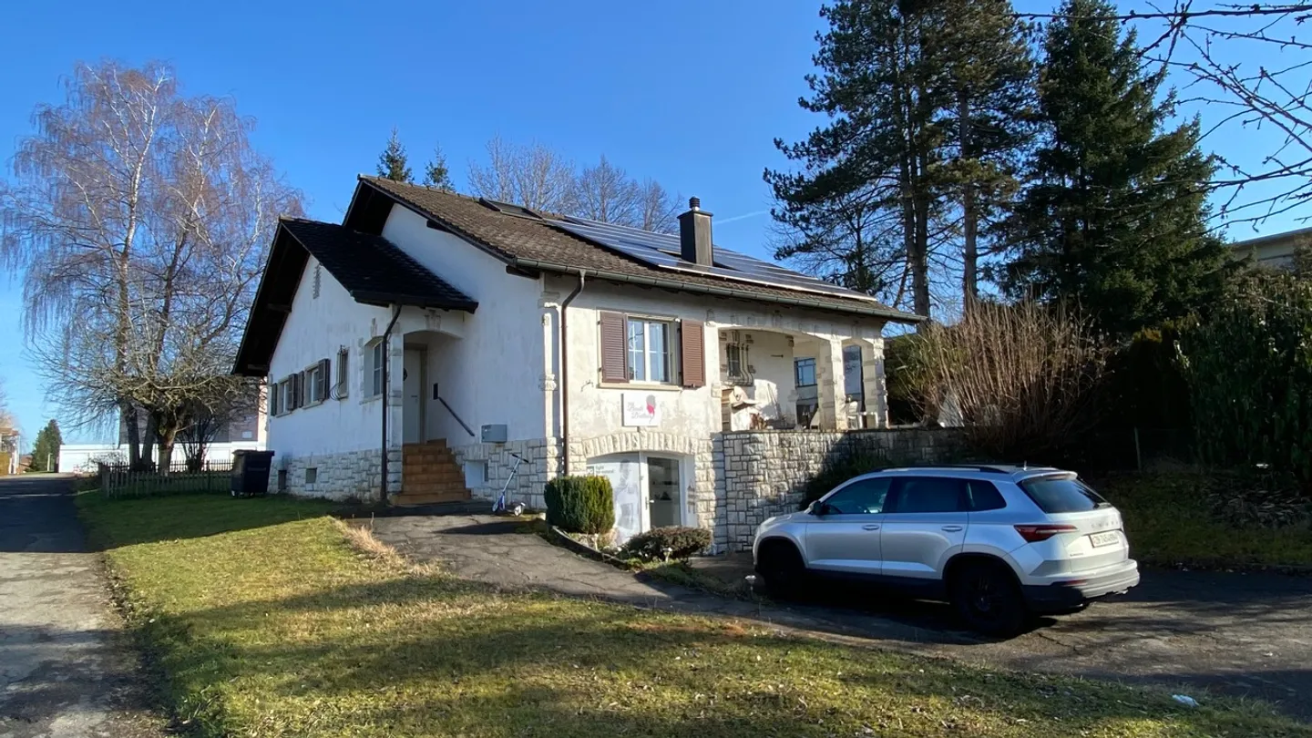 Casa familiare con un lotto di 1.731 m2 con piscina - Foto 27 di 43