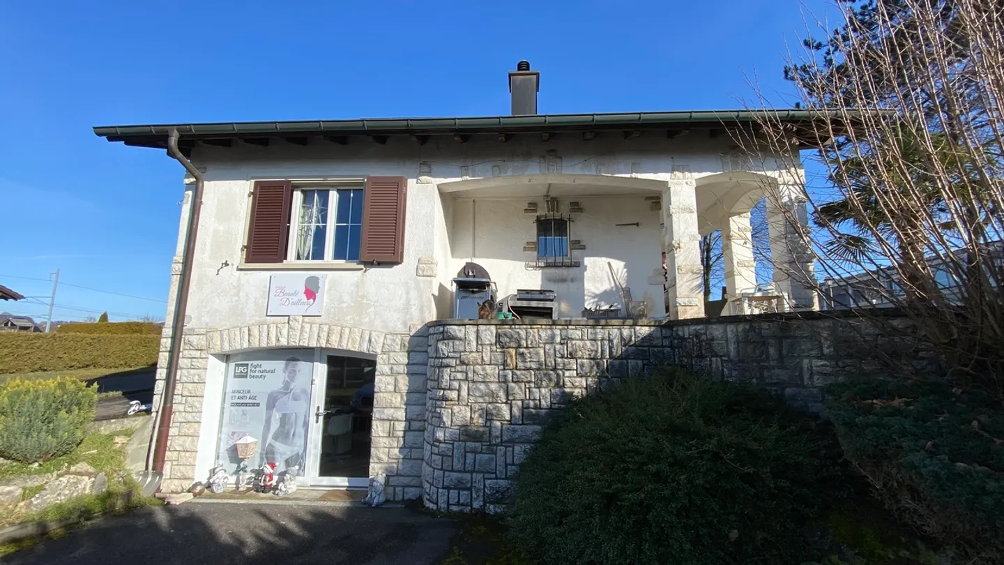 Casa familiare con un lotto di 1.731 m2 con piscina - Foto 29 di 43