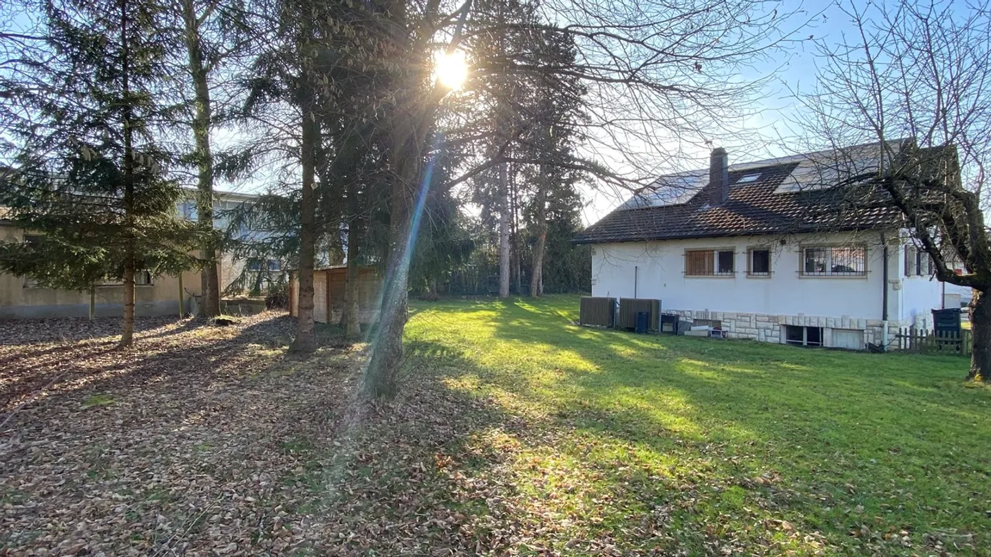 Casa familiare con un lotto di 1.731 m2 con piscina - Foto 32 di 43