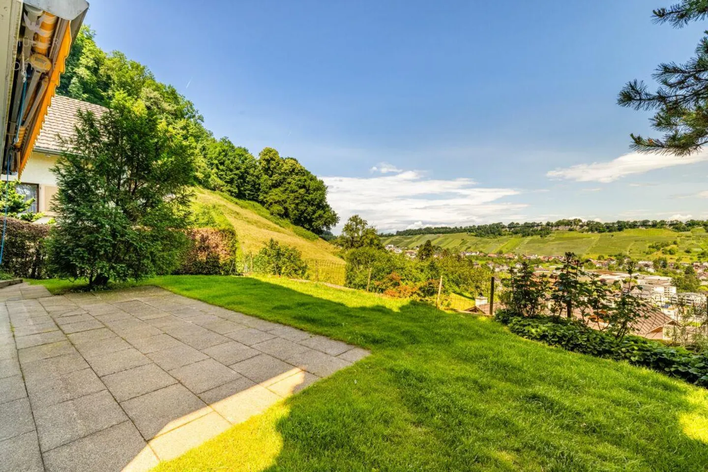 Casa unifamiliare adatta alle famiglie con bella vista sul lago - Foto 2 di 13