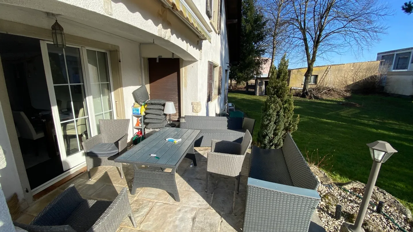 Casa familiare con un lotto di 1.731 m2 con piscina - Foto 40 di 43