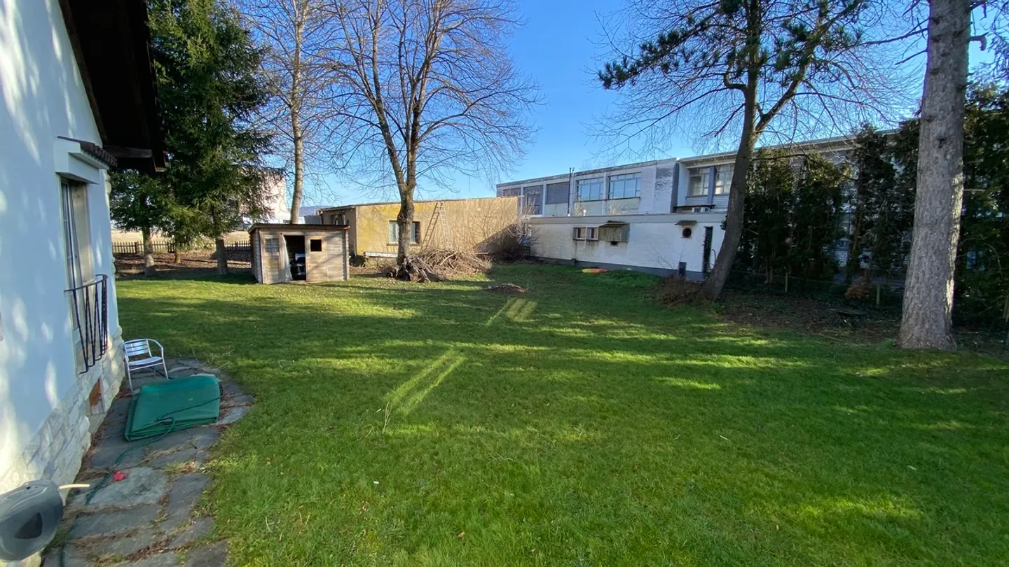 Casa familiare con un lotto di 1.731 m2 con piscina - Foto 42 di 43