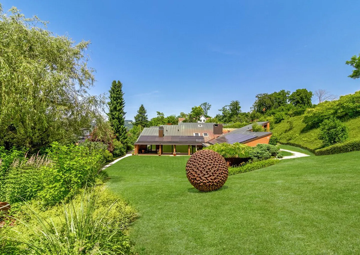 Villa with Dream Garden and Plenty of Privacy - Photo 1 of 7