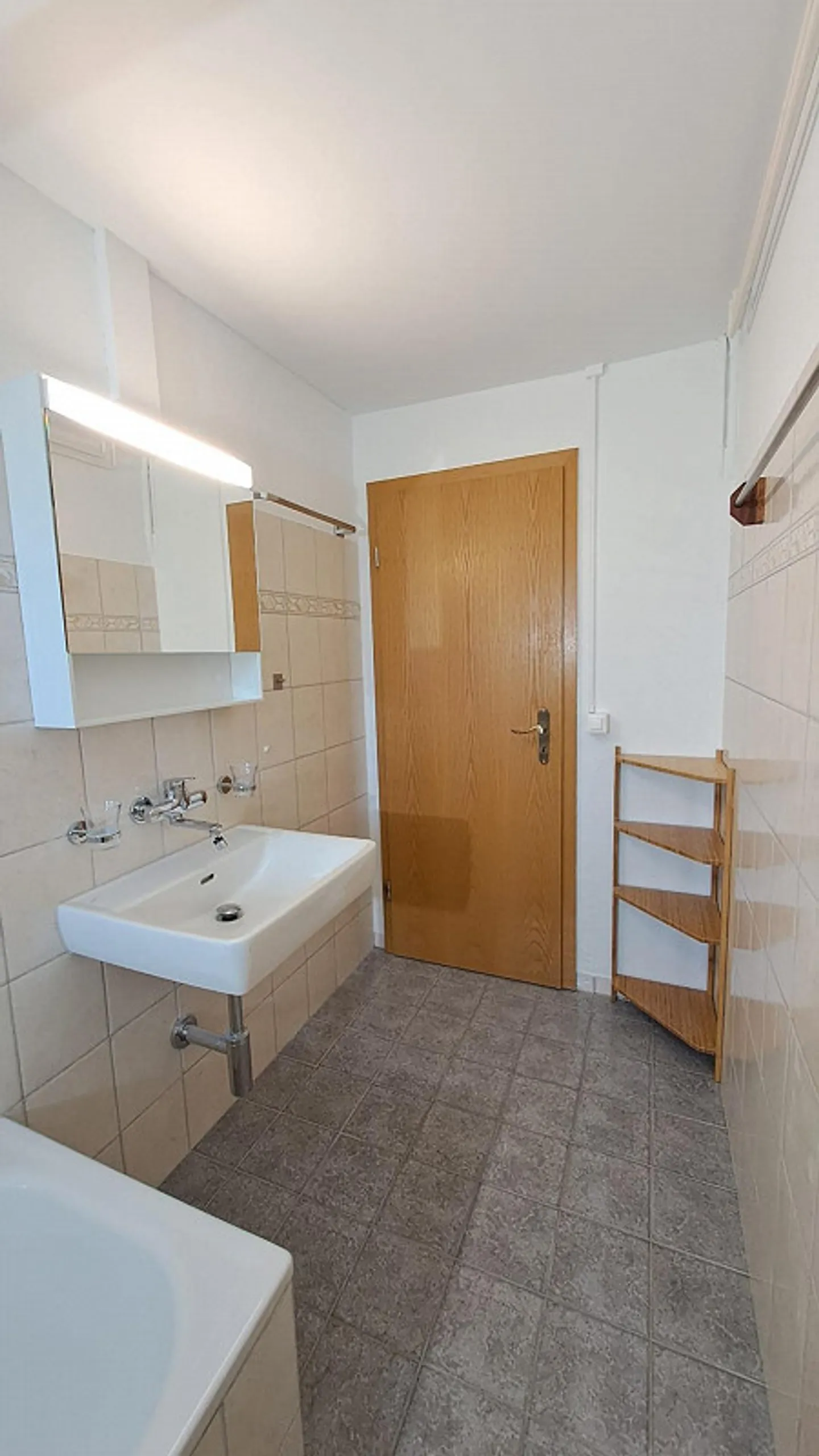 Appartamento soleggiato di 4,5 stanze vicino al centro - Foto 4 di 8