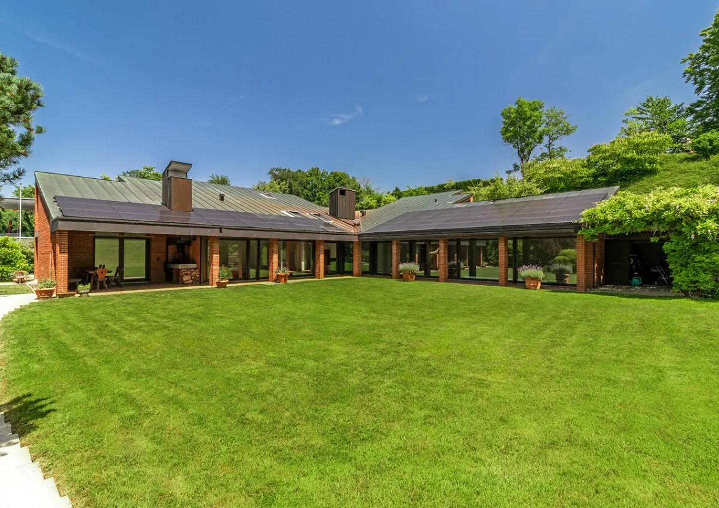 Villa with Dream Garden and Plenty of Privacy - Photo 6 of 7