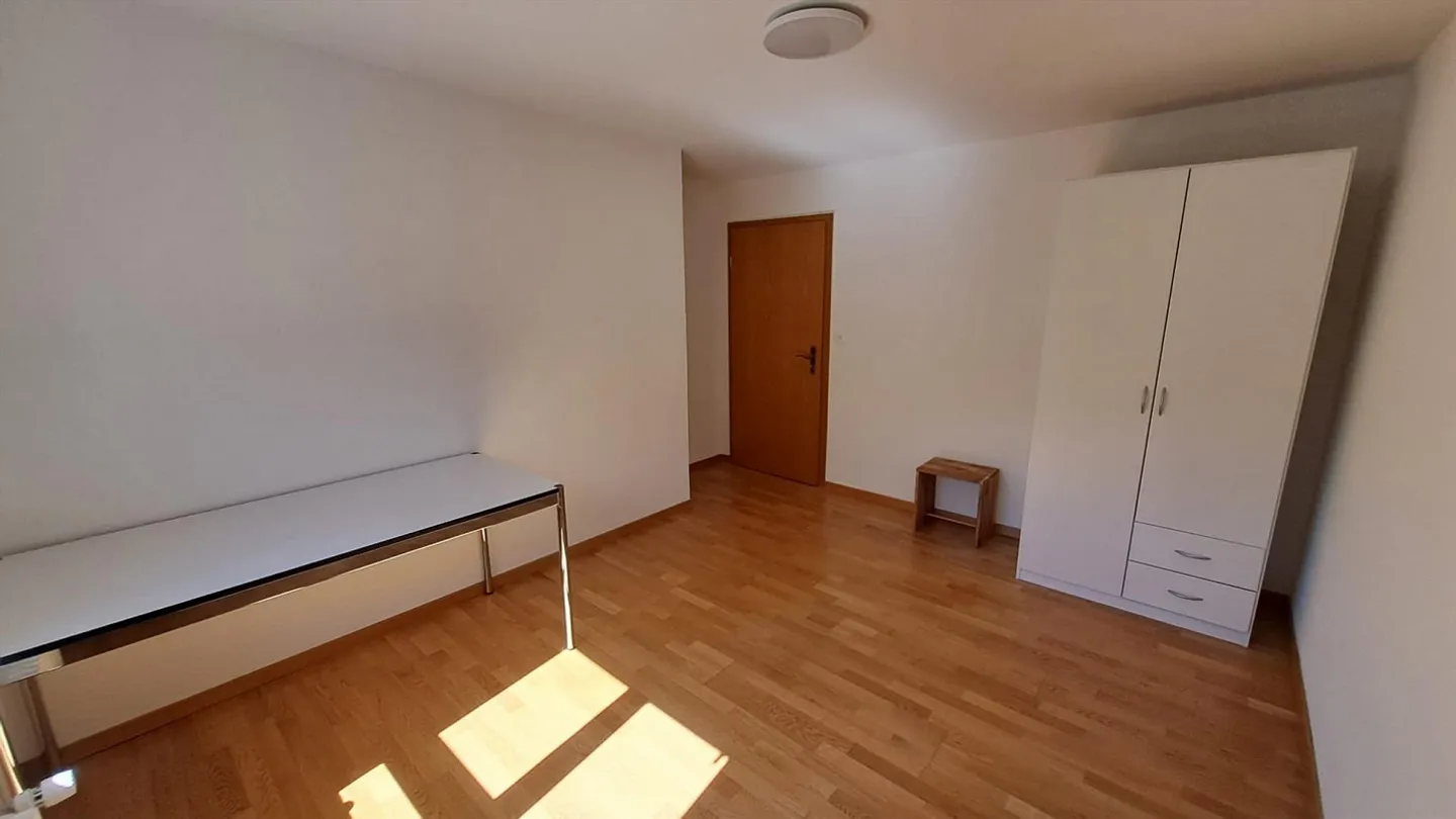 Appartamento soleggiato di 4,5 stanze vicino al centro - Foto 5 di 8