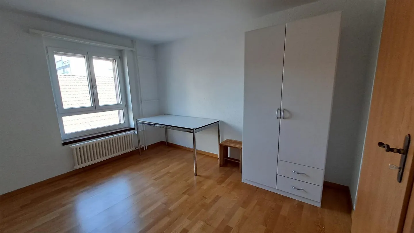Appartamento soleggiato di 4,5 stanze vicino al centro - Foto 7 di 8