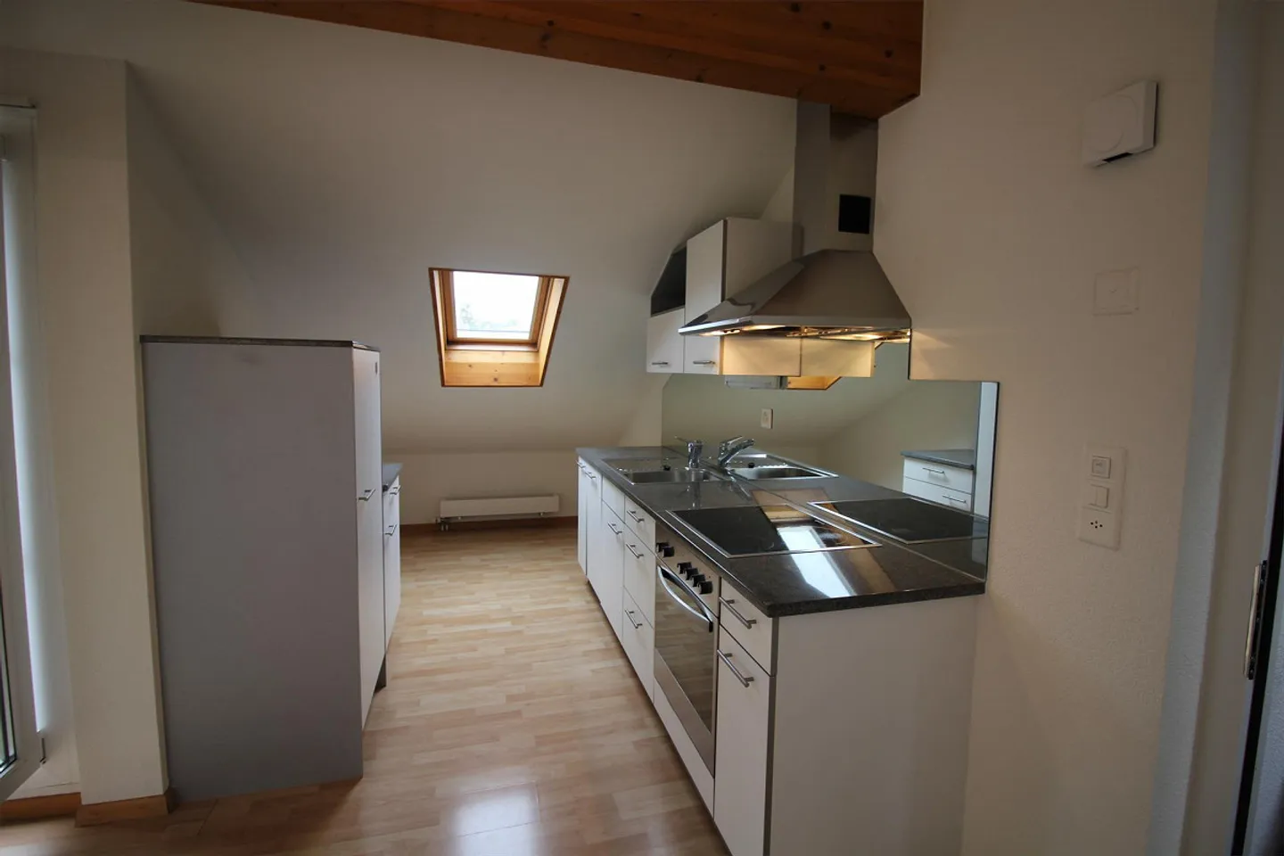 Appartement sous les toits - Photo 2 sur 8