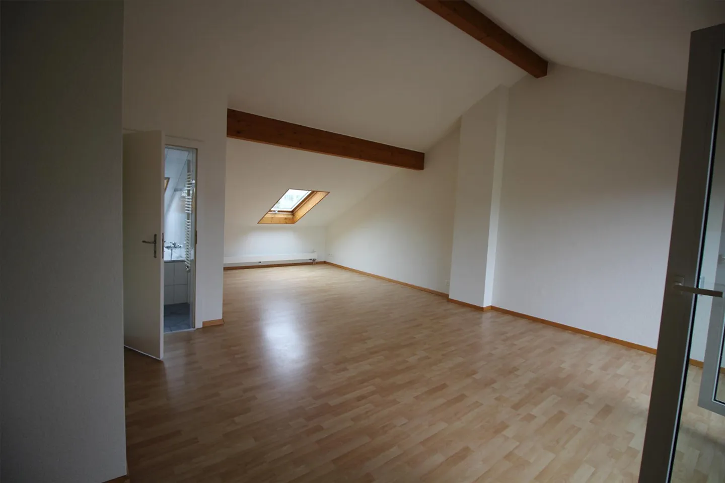 Appartement sous les toits - Photo 4 sur 8
