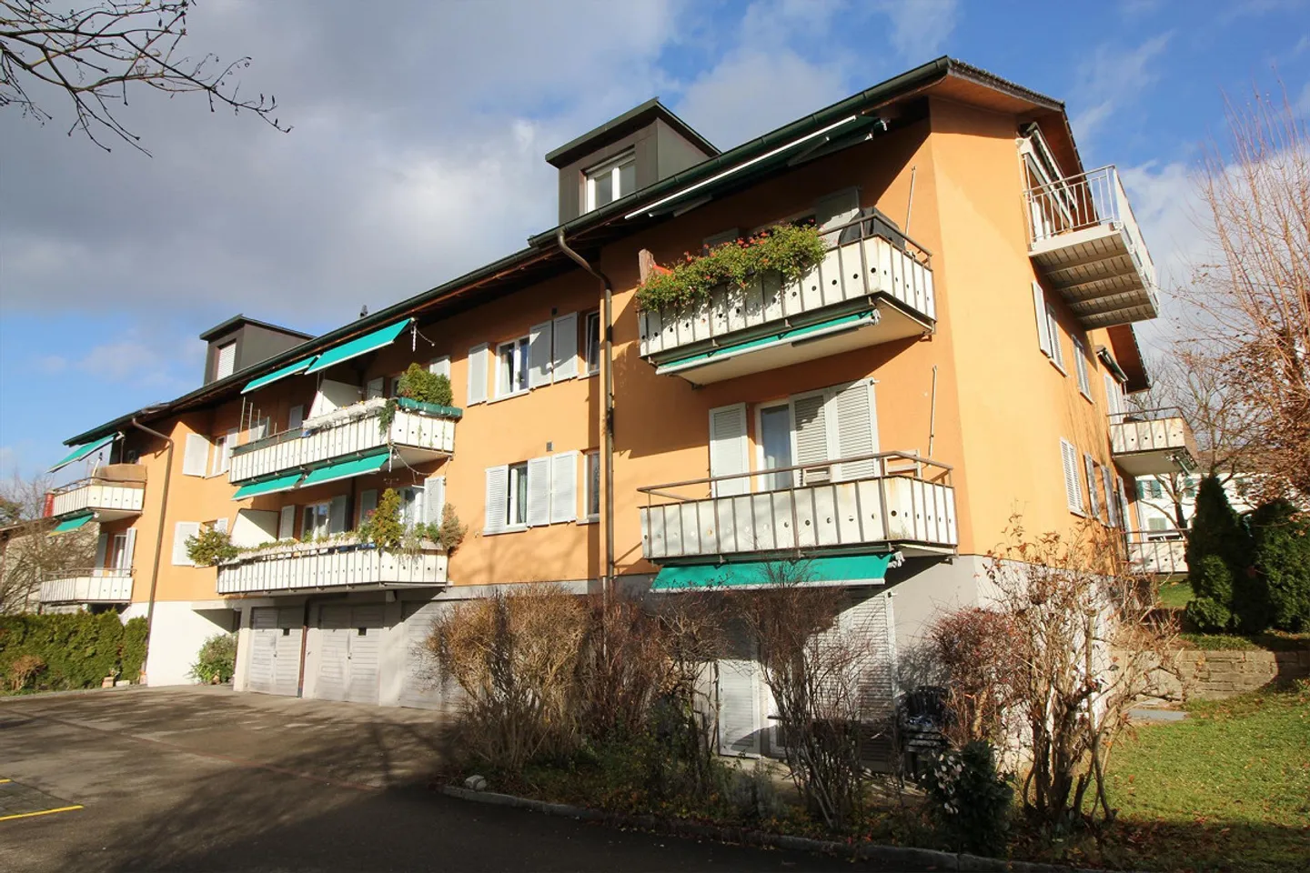 Appartement sous les toits - Photo 1 sur 8