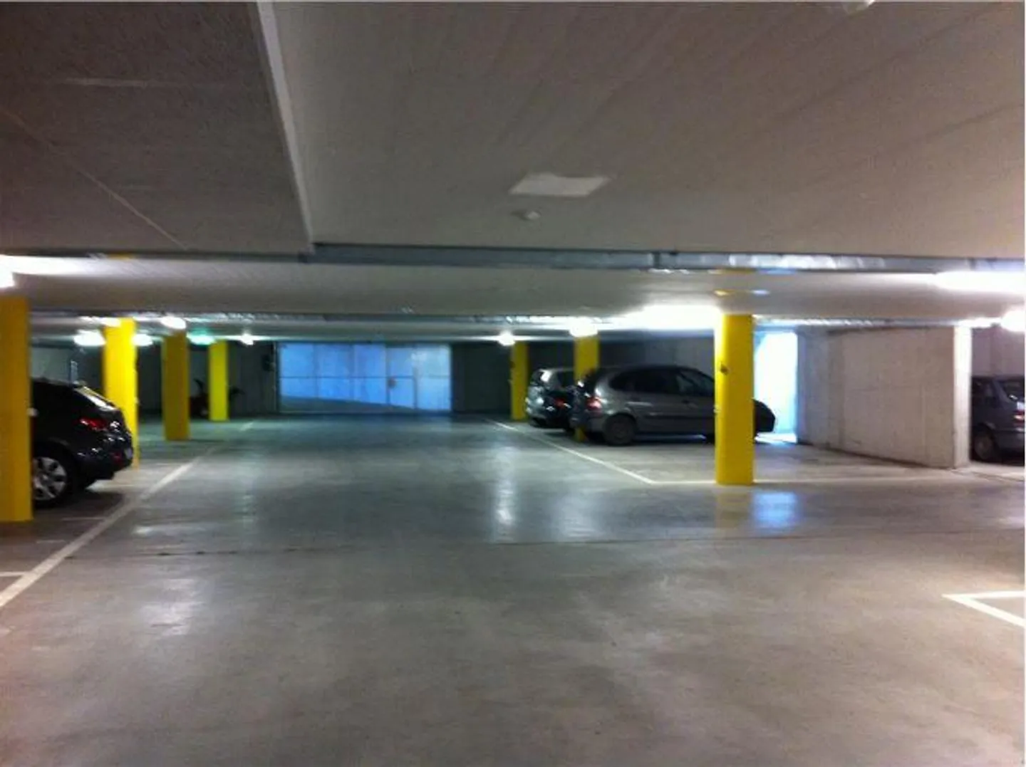 Spacious underground parking space at Sargans train station - Photo 3 of 4