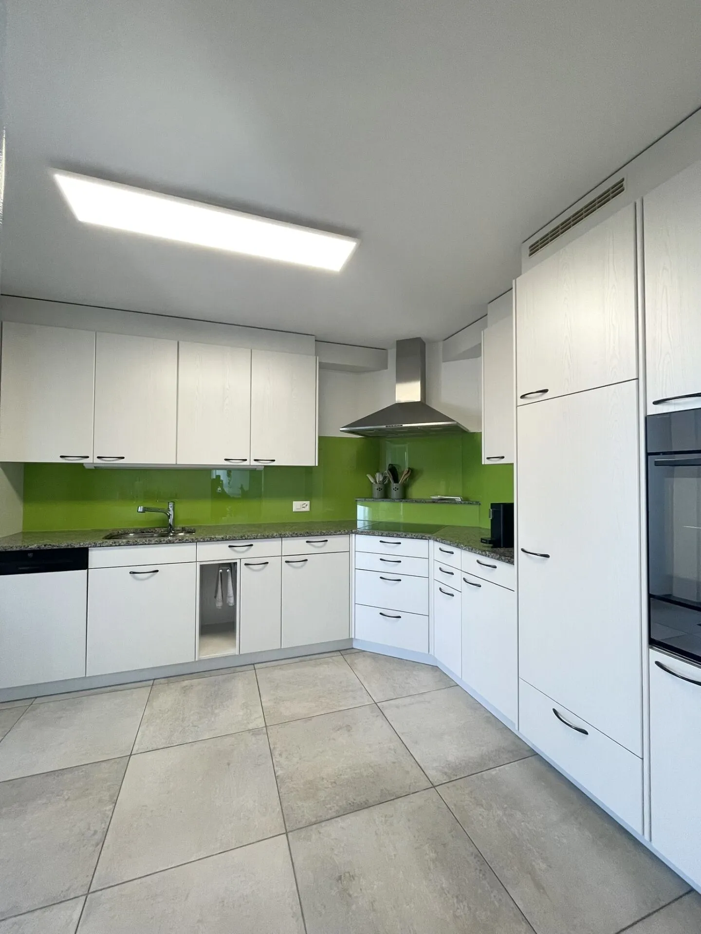 Vivre avec vue - Appartement terrasse ensoleillé de 4,5 pièces dans un emplacement central à Würenlingen - Photo 4 sur 9