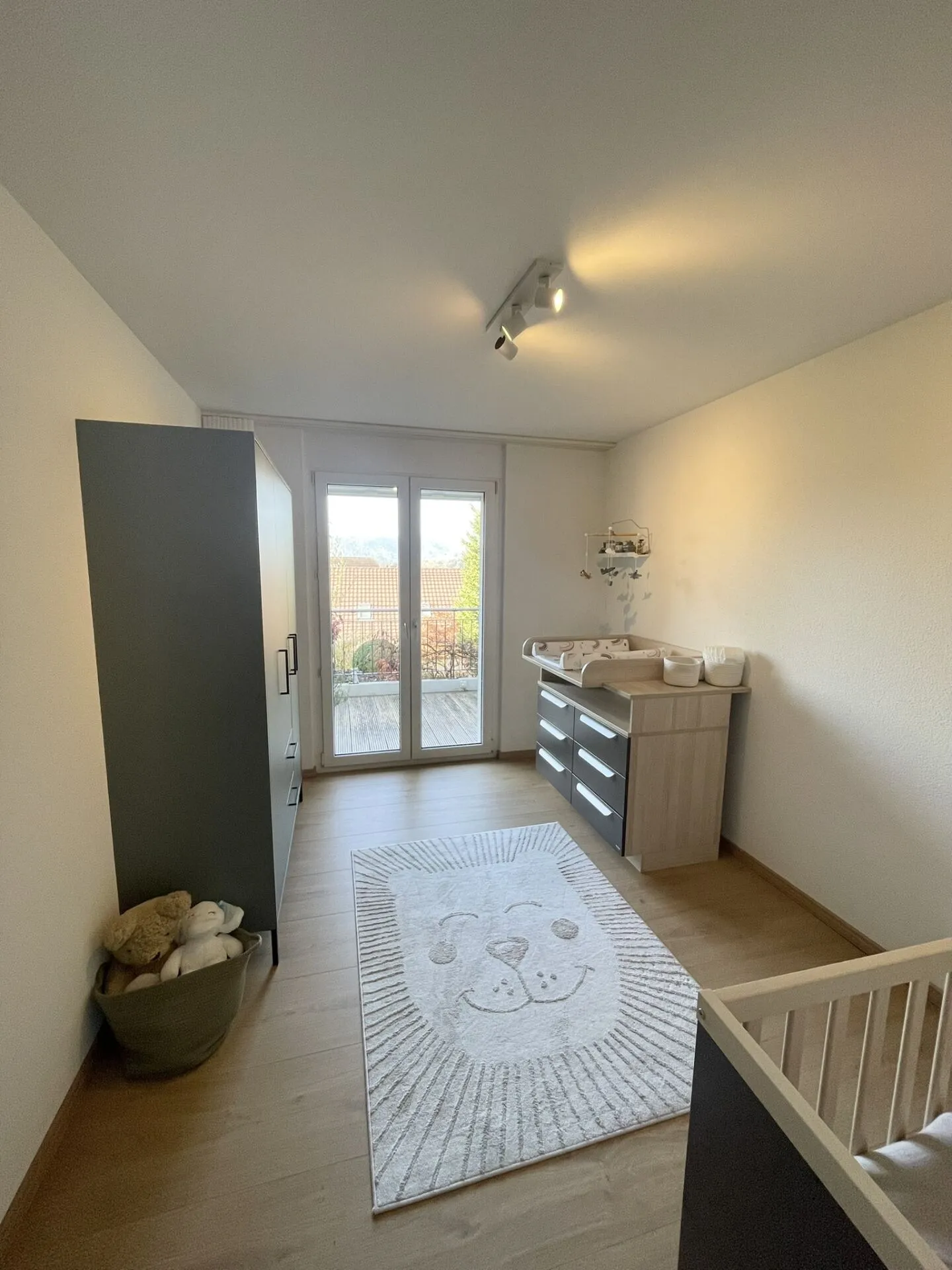 Vivre avec vue - Appartement terrasse ensoleillé de 4,5 pièces dans un emplacement central à Würenlingen - Photo 6 sur 9