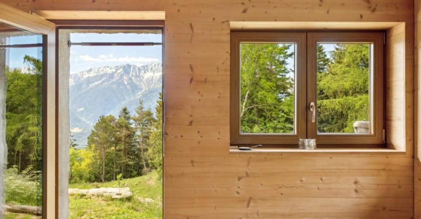 Individual chalet 3.5 rooms in the heart of Valais nature - Photo 1 of 13