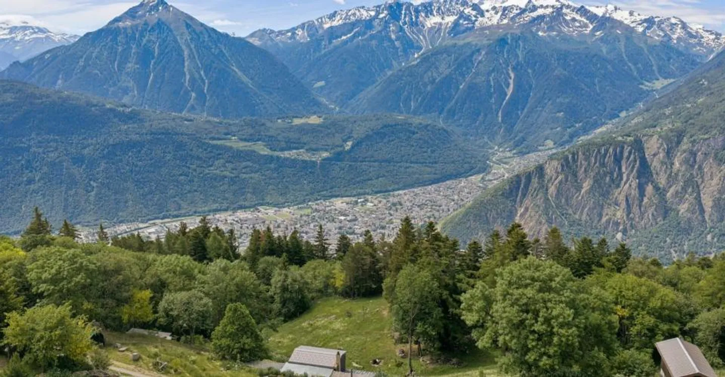 Individual chalet 3.5 rooms in the heart of Valais nature - Photo 3 of 13