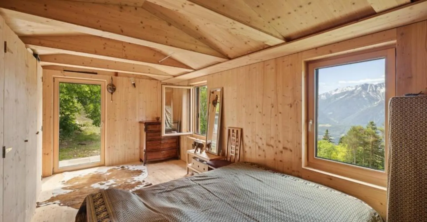 Individual chalet 3.5 rooms in the heart of Valais nature - Photo 2 of 13