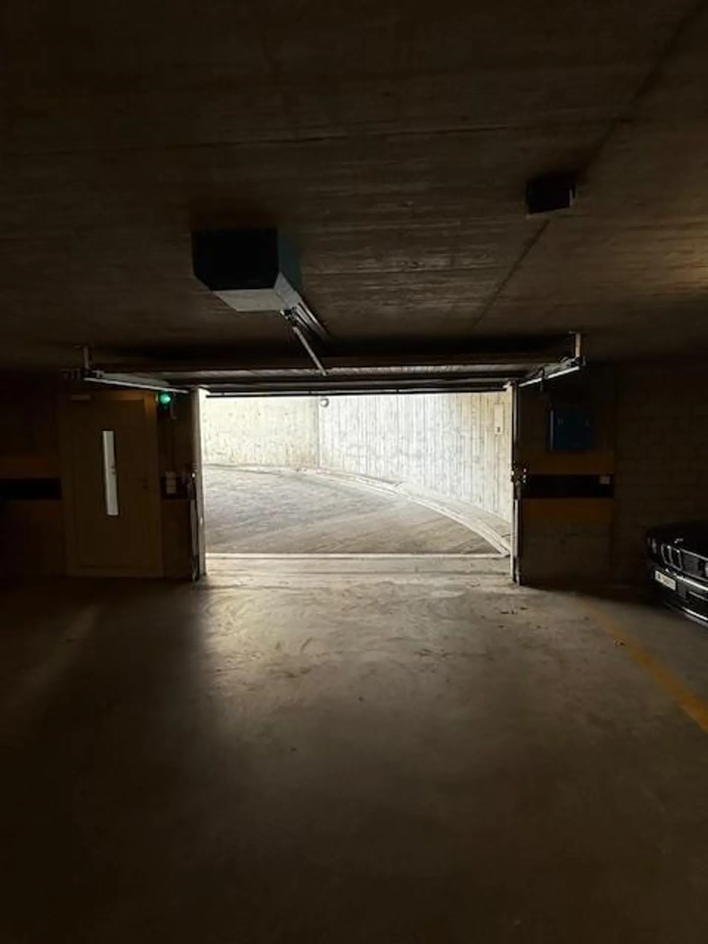 Parking space in underground garage - Photo 3 of 4