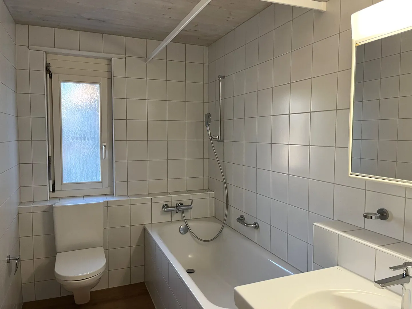 Charmante Dachwohnung mit Bergsicht - Foto 8 von 9