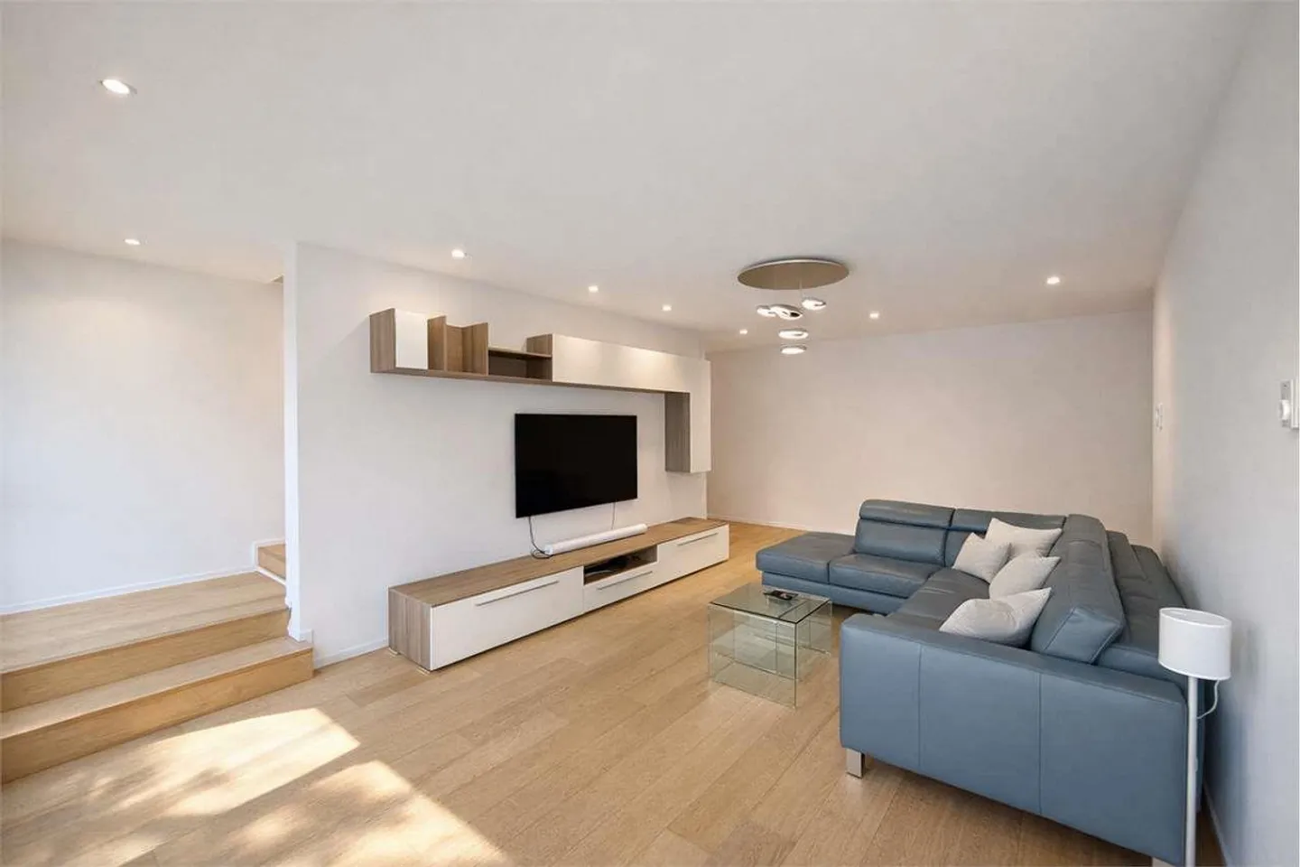 Elegantes 5-Zimmer-Apartement mit privatem Garten in Bironico - Foto 4 von 13