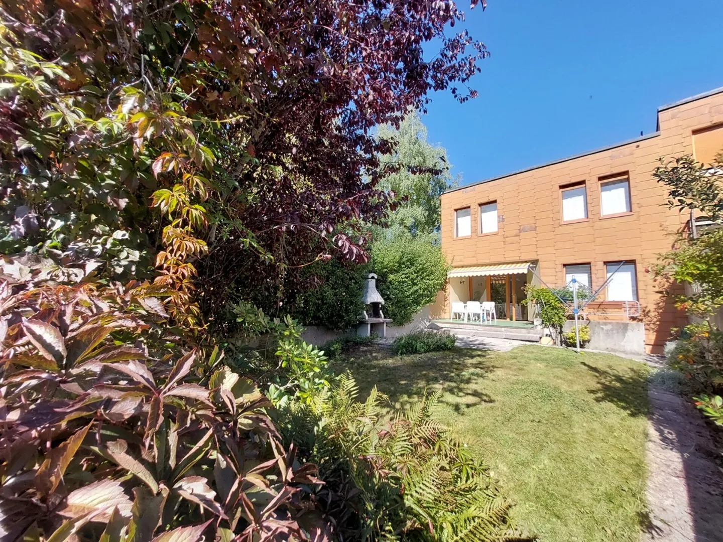 Spaziosa villa moderna e familiare - Foto 2 di 12