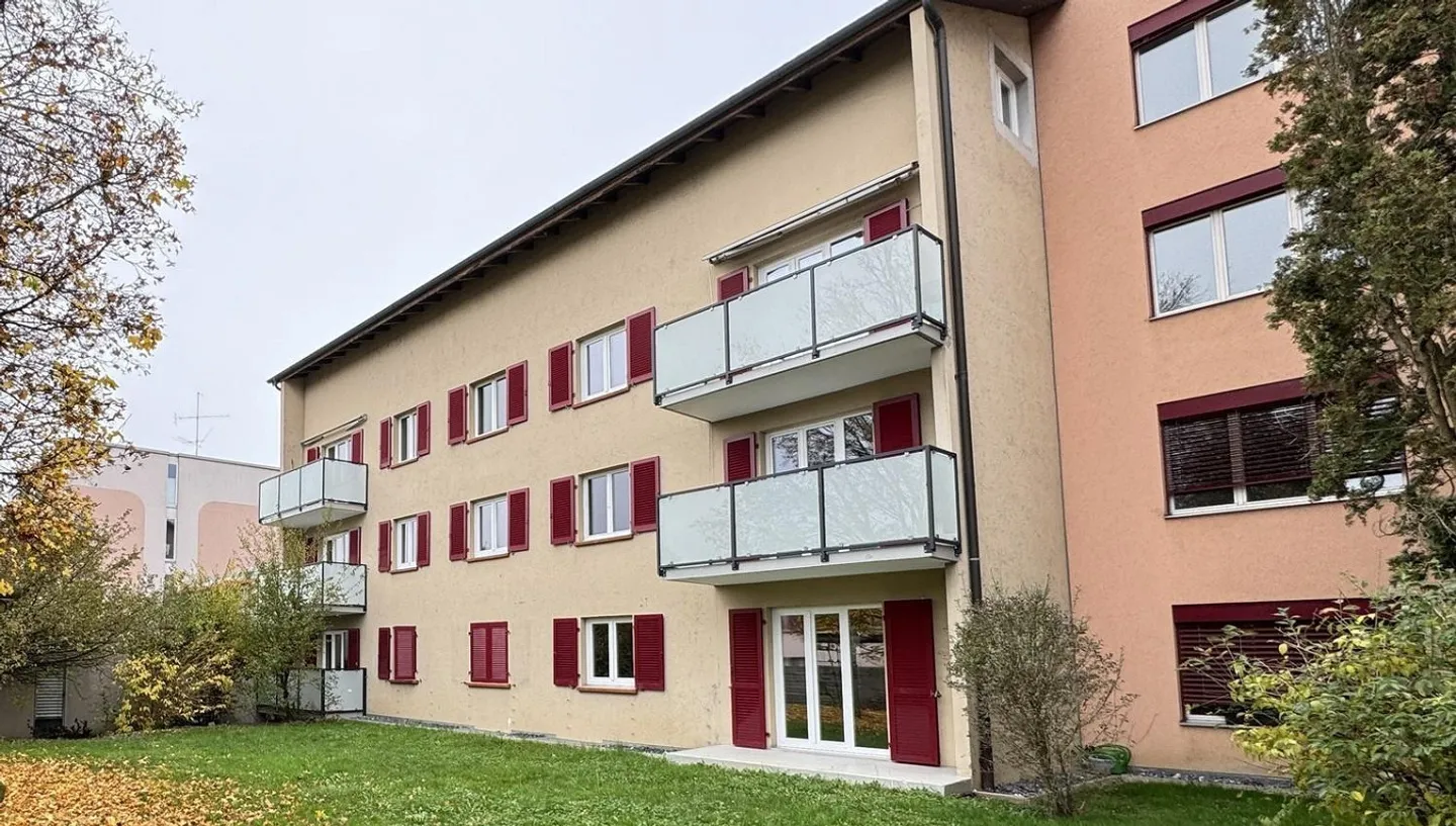 Appartamento ristrutturato di 2,5 locali a Rothrist disponibile immediatamente - Foto 1 di 3