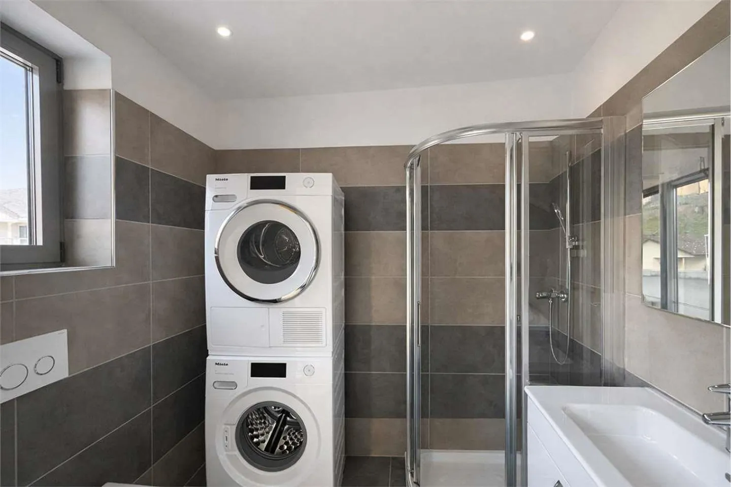 Elegantes 5-Zimmer-Apartement mit privatem Garten in Bironico - Foto 12 von 13