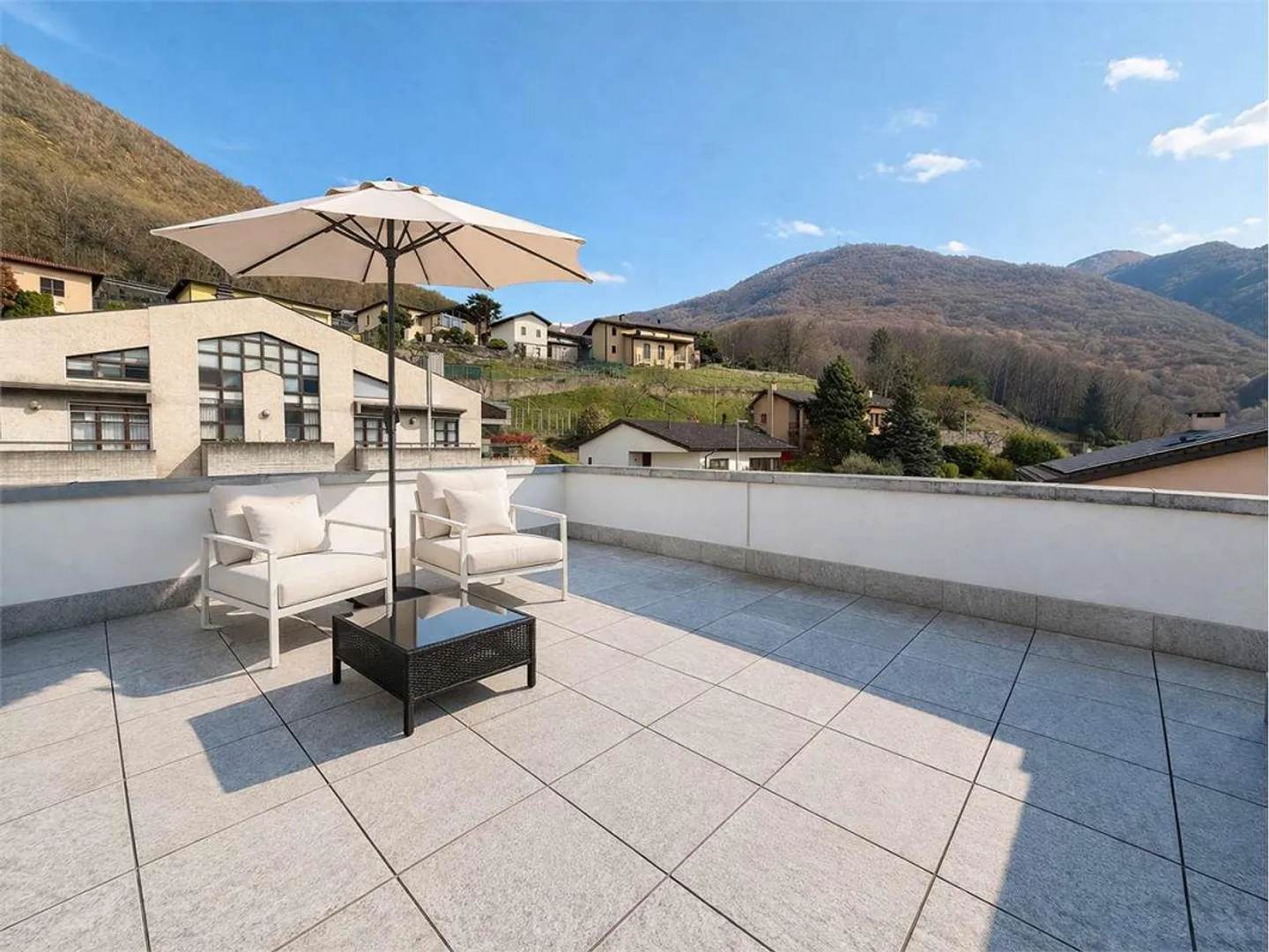 Elegantes 5-Zimmer-Apartement mit privatem Garten in Bironico - Foto 13 von 13