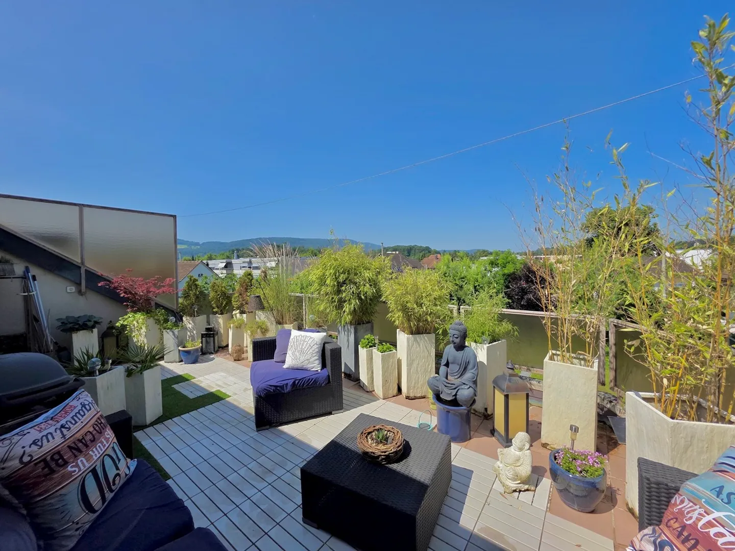 Le design rencontre l'espace : Maisonette de 200 m² avec galerie et balcon - Photo 4 sur 17