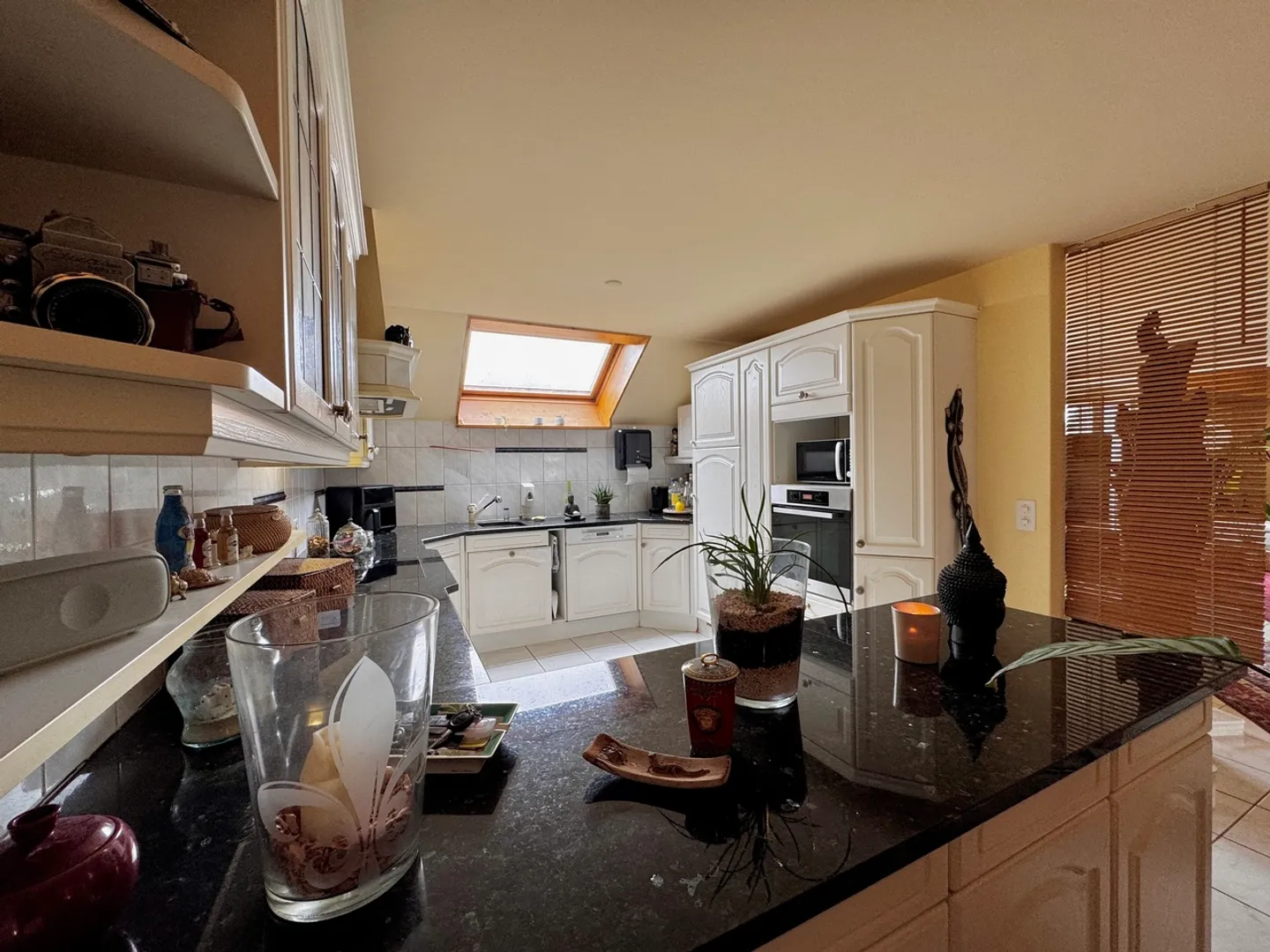 Le design rencontre l'espace : Maisonette de 200 m² avec galerie et balcon - Photo 6 sur 17