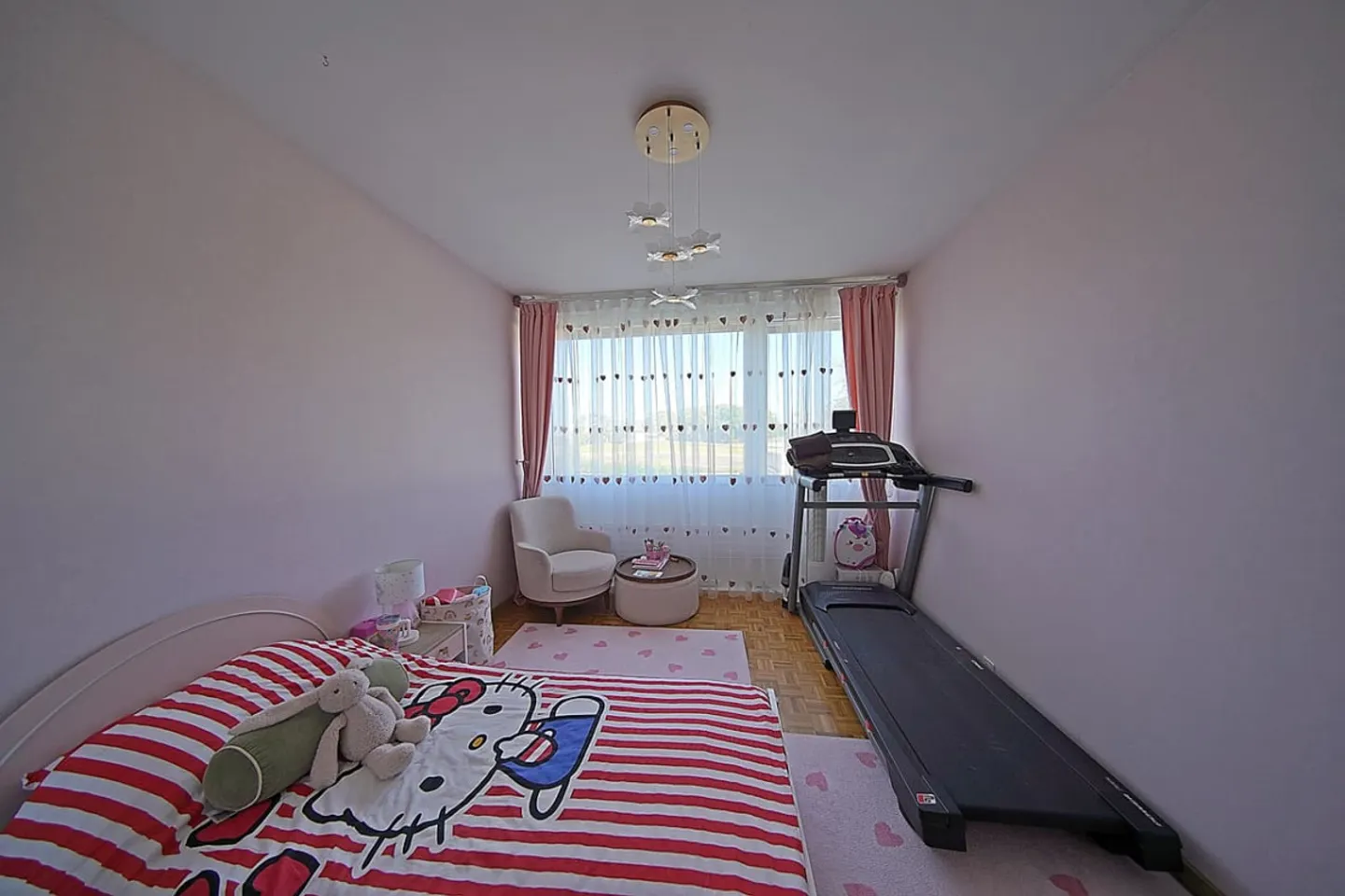 Spacious 5 rooms with loggia close to all amenities - Photo 8 of 8