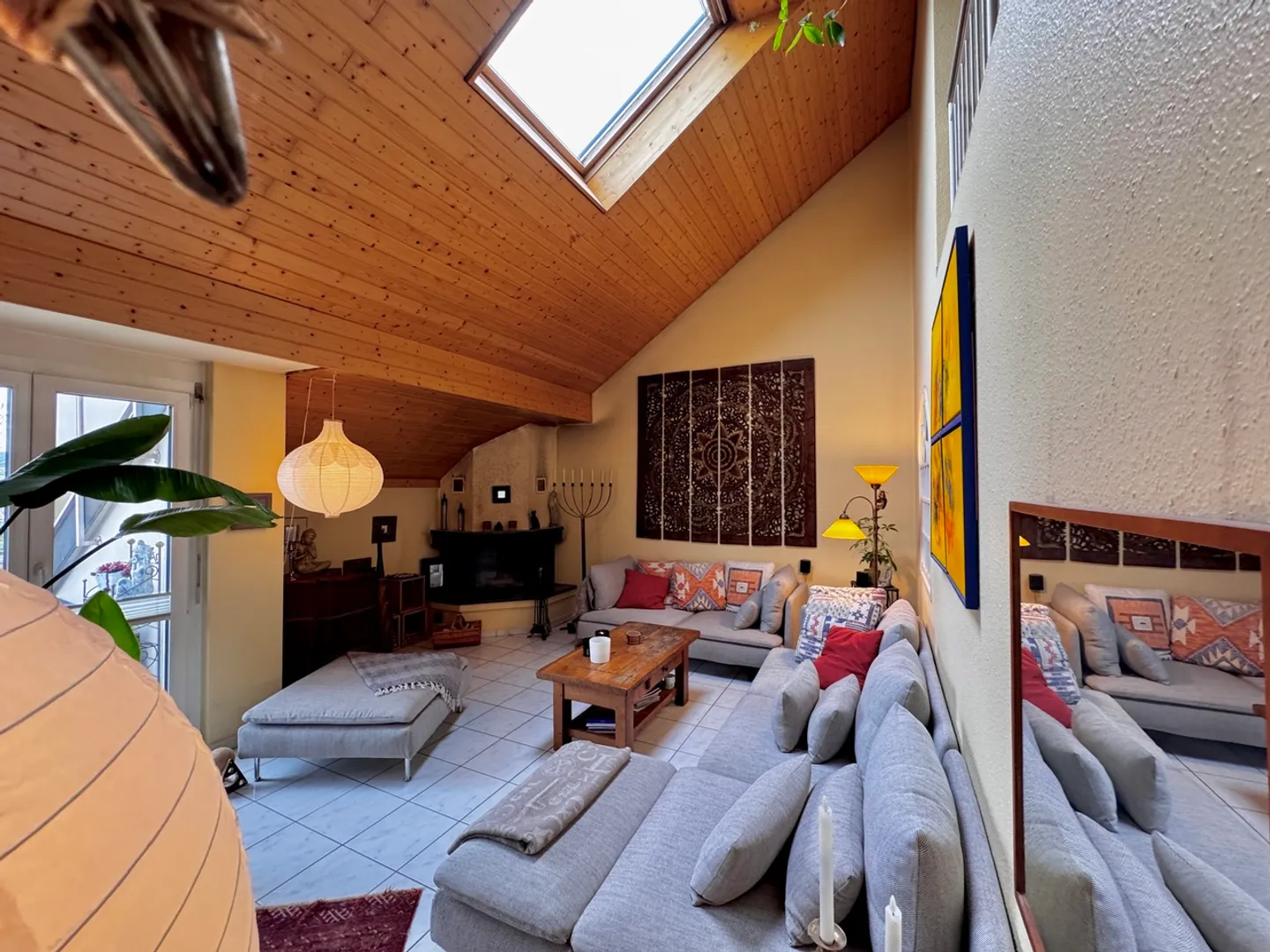 Le design rencontre l'espace : Maisonette de 200 m² avec galerie et balcon - Photo 11 sur 17