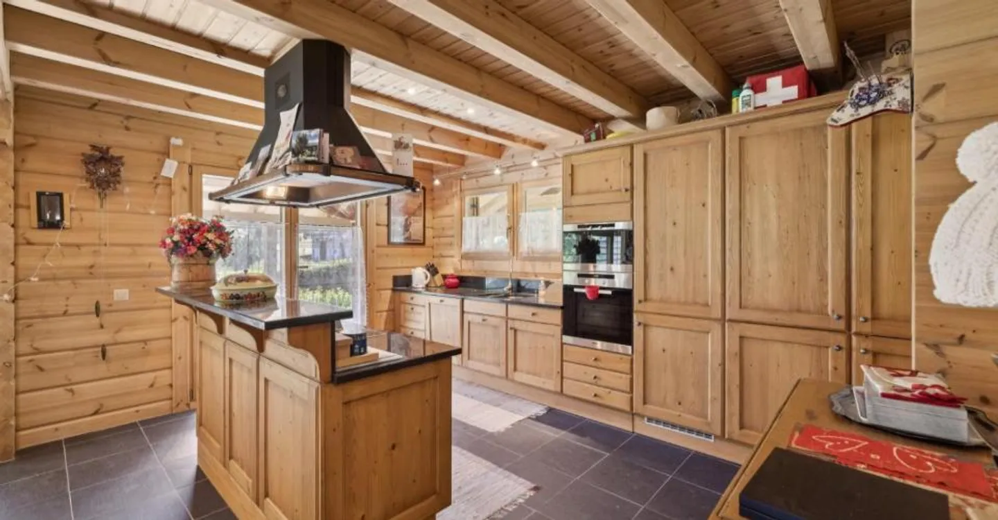 Charming 7.5-room property, ideally located at the gates of Verbi - Photo 3 of 11