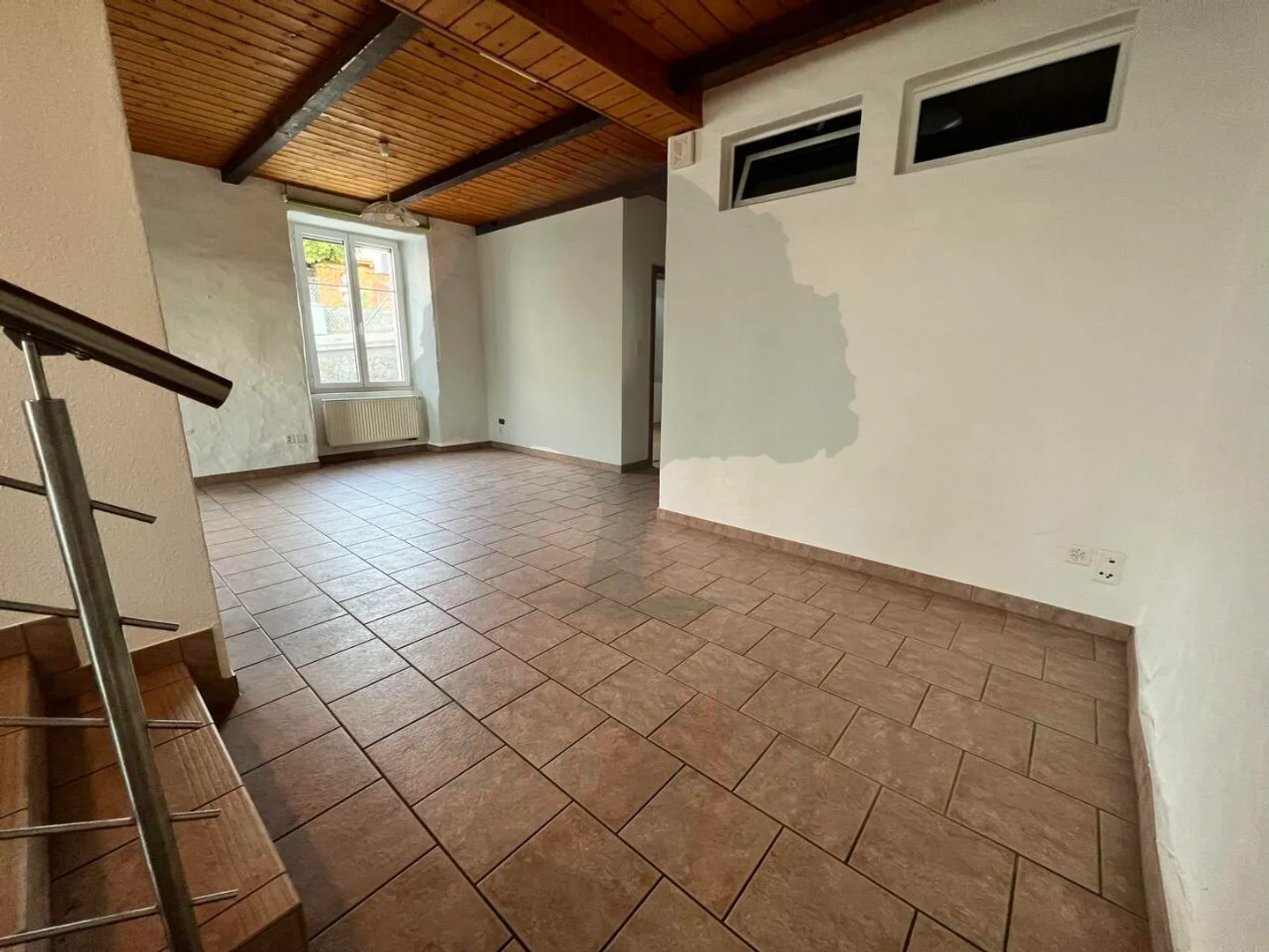 Lot of two 3.5-room apartments and a studio with garage - Photo 2 of 11