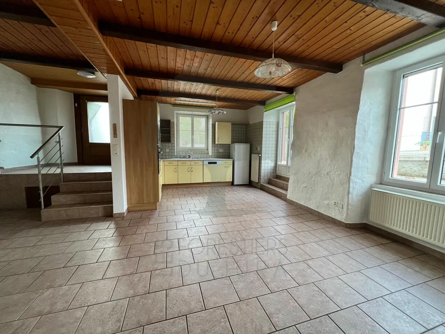 Lot of two 3.5-room apartments and a studio with garage - Photo 3 of 11